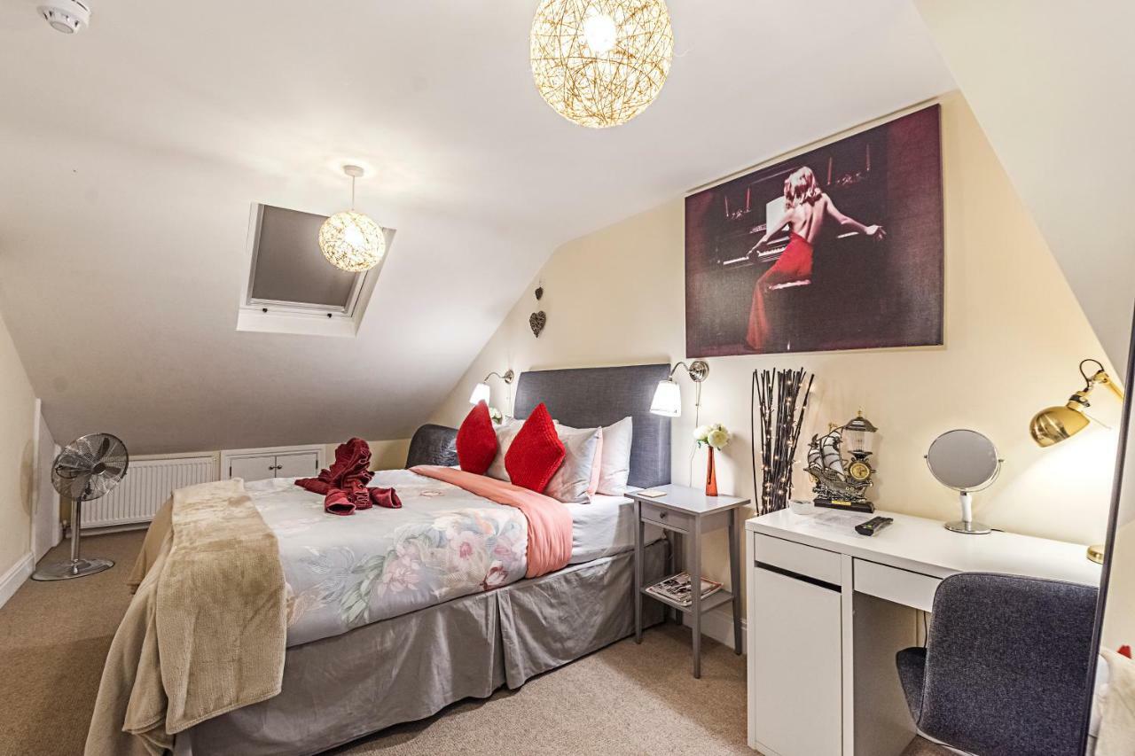 Greyhound Road Rooms Londres Extérieur photo
